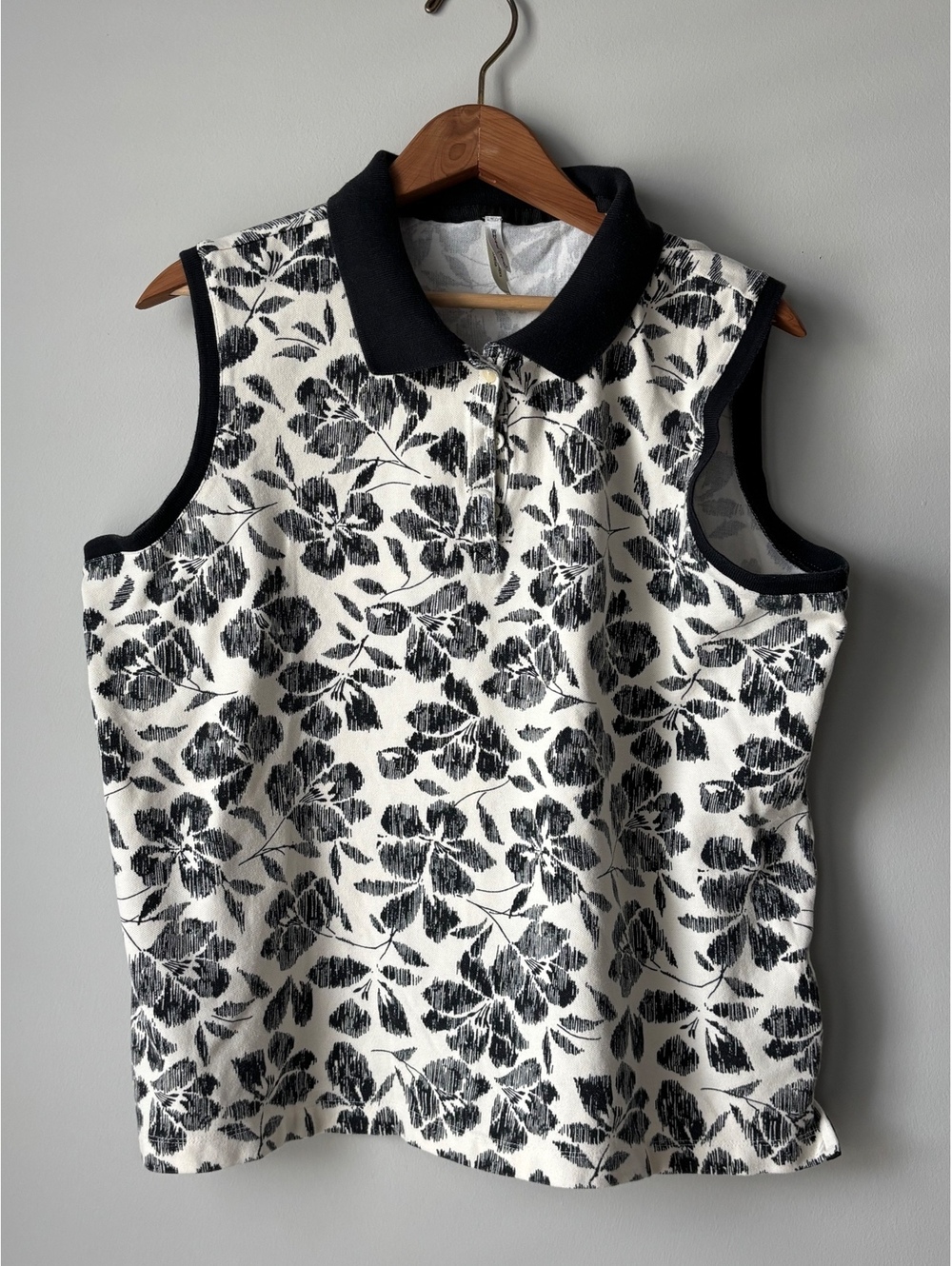 White Stag Sleeveless Polo Shirt Women's XL 16/18 Black White Floral Collared